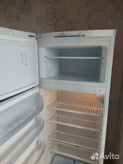 Холодильник бу indesit