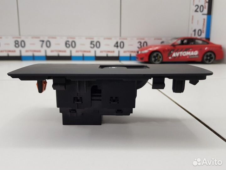 Кнопка стеклоподъемника задняя правая