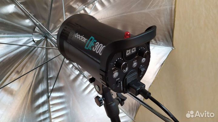 Комплект студийного света Godox DE 300