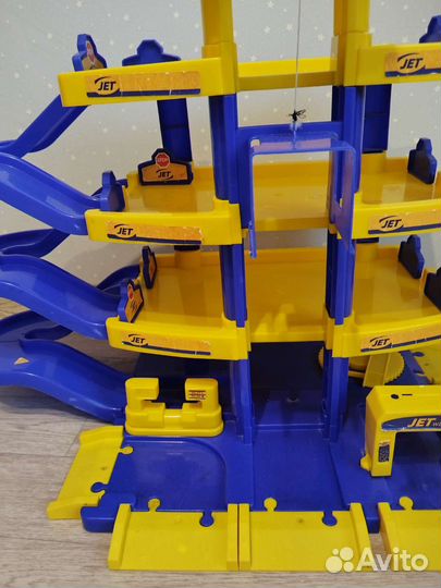 Детская парковка для машинок