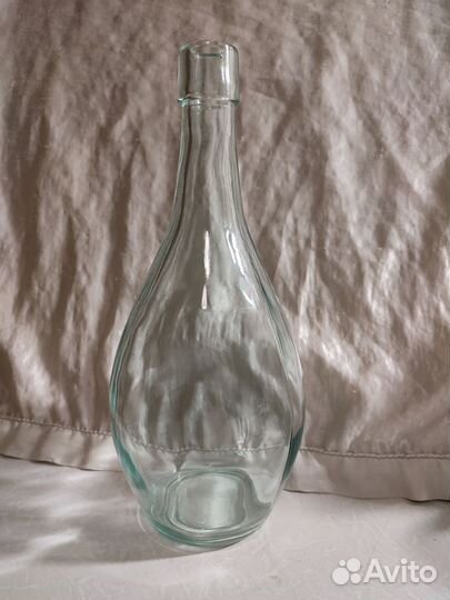 Старинная бутыль для вина