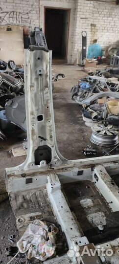 Стойка правая-левая средняя Hyundai Solaris