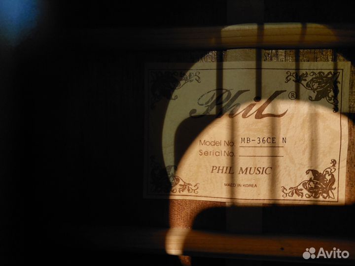 Электроакустическая бас-гитара Phil