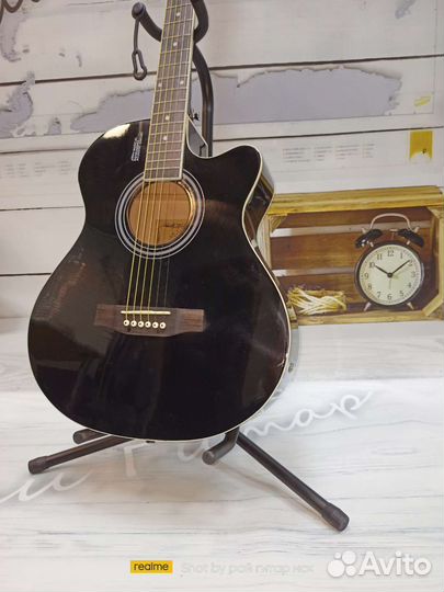 Акустическая гитара