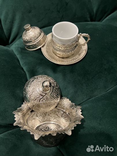 Блюдце с чашкой и сахарница,конфетница пара чашка
