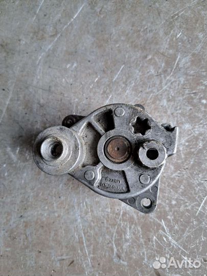 Натяжитель ремня Mercedes W211