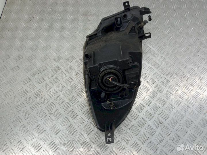 Фара Nissan Note E11 (2006-2013)