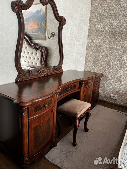 Спальный гарнитур