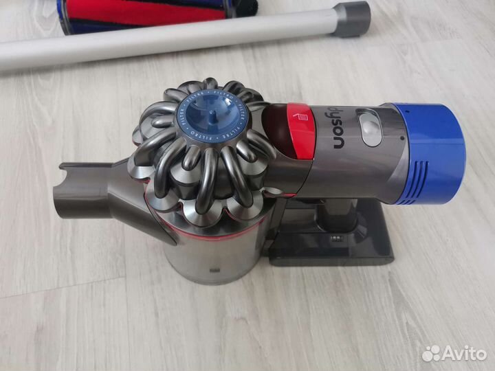 Пылесос Dyson v8