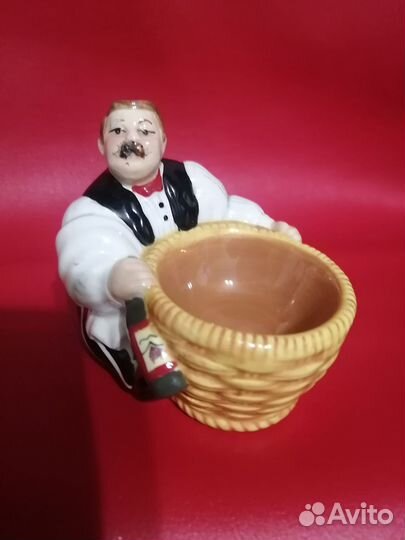 Фарфоровая статуэтка