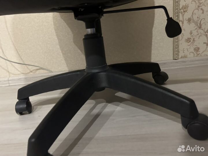 Компьютерное офисное кресло