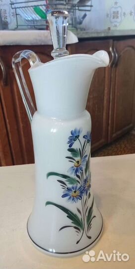 Большой кувшин из молочного стекла СССР