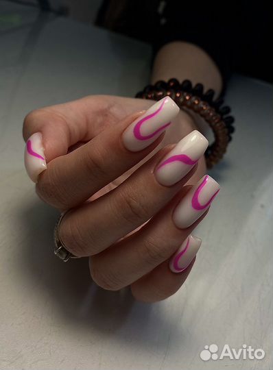 Педикюр с покрытием лаком