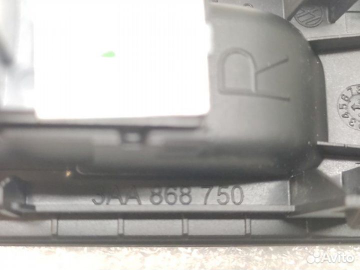 Кнопка стеклоподъемника задняя правая Volkswagen