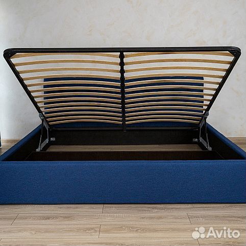 Кровать синяя с подъемным механизмом 200х200