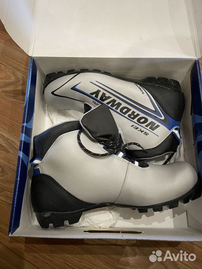 Лыжные ботинки