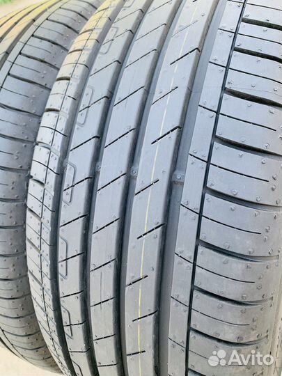 Goodyear EfficientGrip Performance 215/55 R17 94V