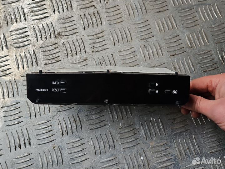 Часы Тойота Хайлюкс 7 2012