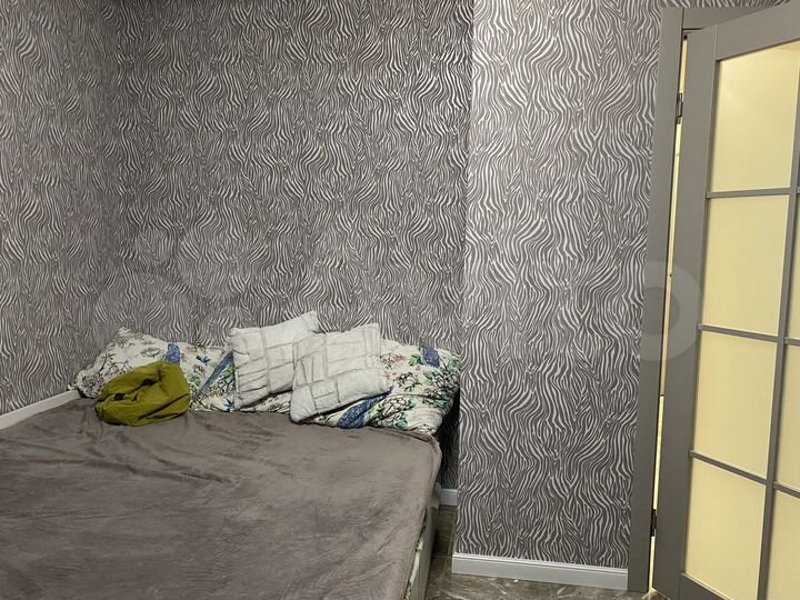 2-к. квартира, 40 м², 1/25 эт.