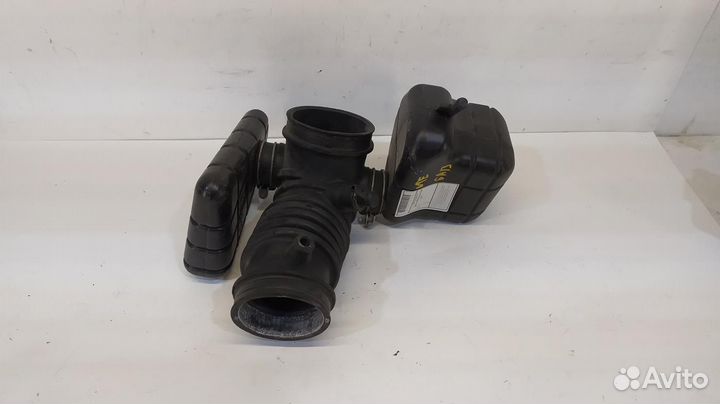 Патрубок воздухозаборника mitsubishi Diamante F34A