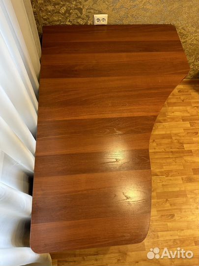 Угловой письменный стол