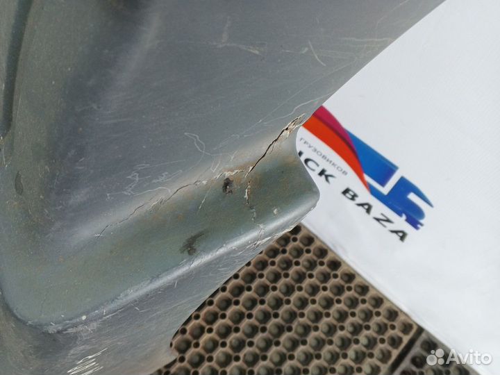 81664100360 Крыло переднее правое задняя часть