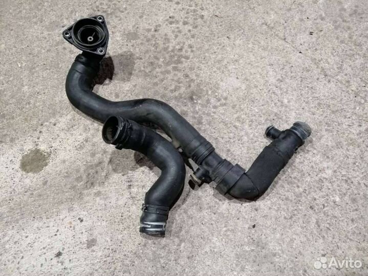 Патрубок охлаждения Skoda Superb 2 2009 3C0121049H