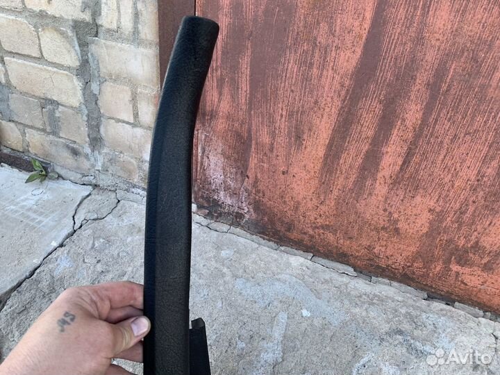 Обшивка левой стойки Ауди 100/А6 С4