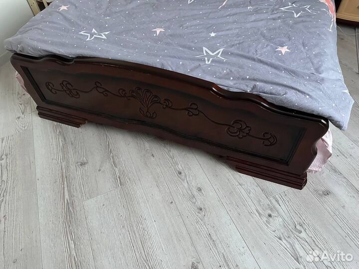 Кровать двухспальная с матрасом 140 200