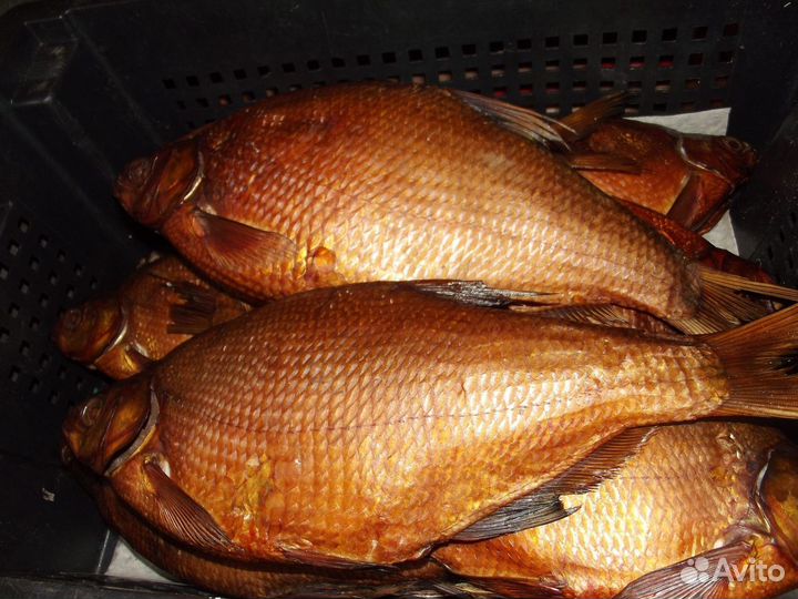 Свежая речная рыба