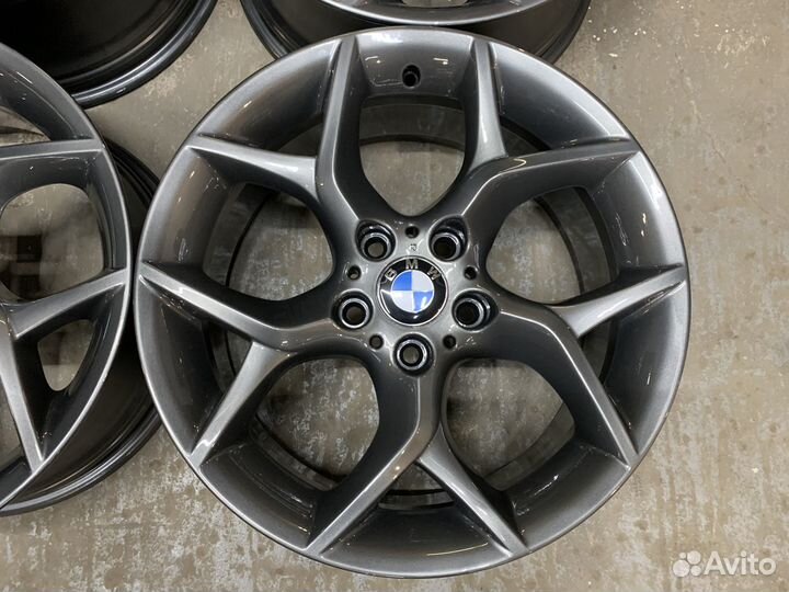 Комплект оригинальных литых дисков BMW 322 R18