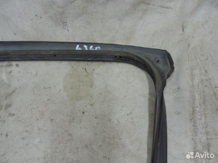 Уплотнитель двери задний правый Toyota Platz 1999