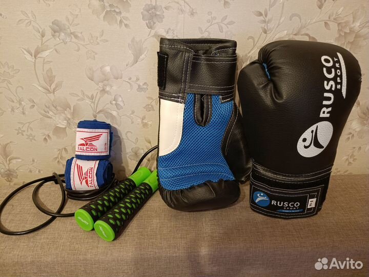Детские боксерские перчатки, бинты, скакалка