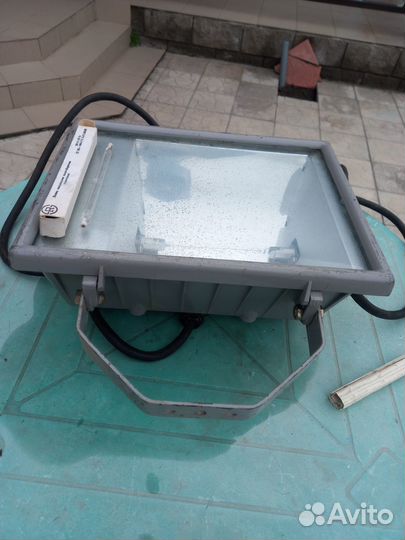 Большой галогенный уличный прожектор на 220в