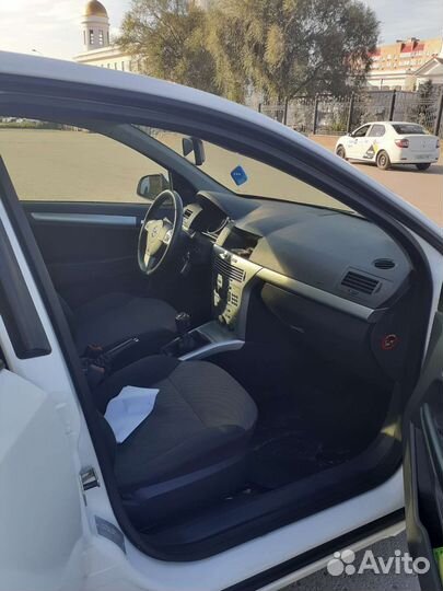 Opel Astra 1.6 МТ, 2011, 110 000 км