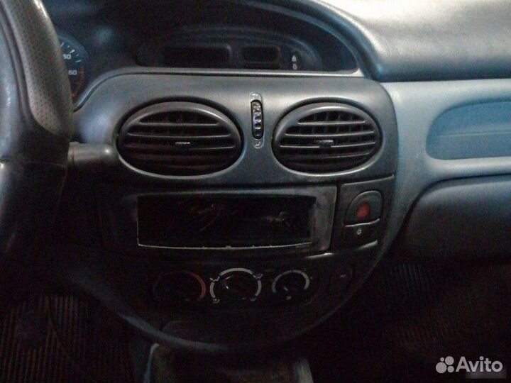 Центральная консоль Renault Megane