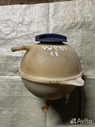 Расширительный бачок Volkswagen Passat B3