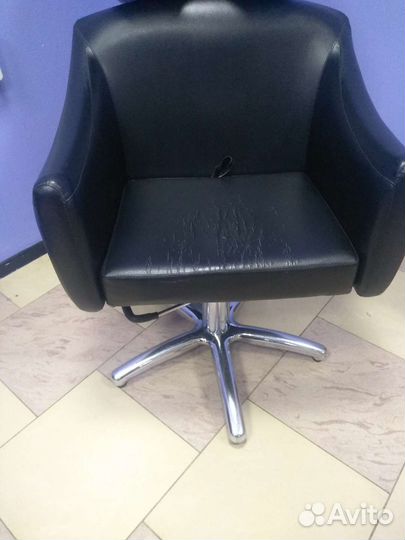 Парикмахерское кресло б/у