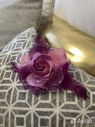 Броши из искусственных цветов