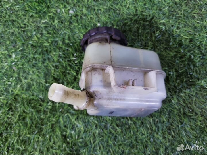 Бачок гур Toyota Avensis 1