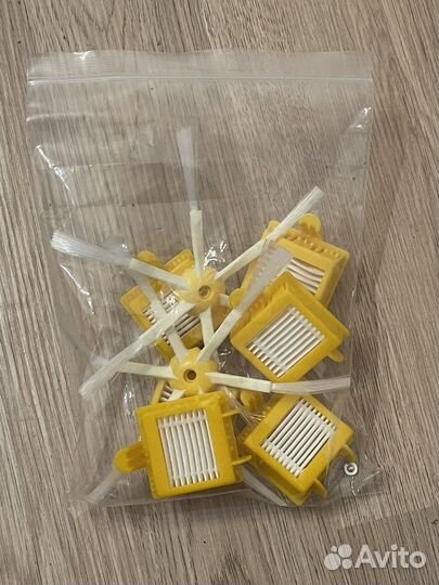 Фильтр и щеточки для пылесоса Iroomba 700