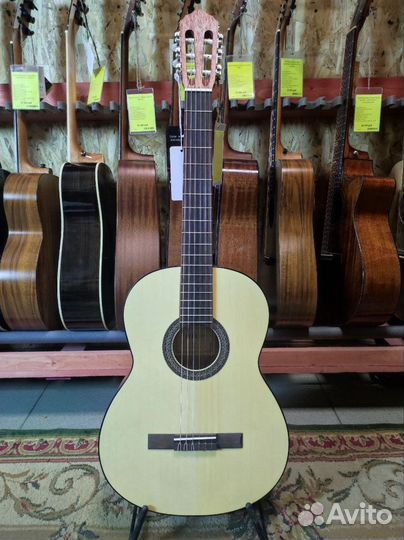 Классическая гитара Parkwood PC90 4/4 с чехлом