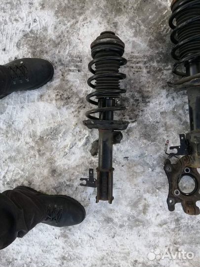 Стойка правая передняя opel astra h/zafira b