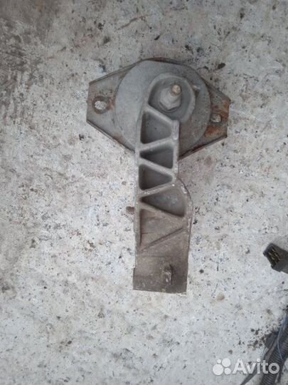 Кронштейн двигателя Лада 2112