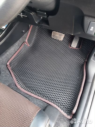 Коврики в машину ева в подарок подпятник + 2 лого