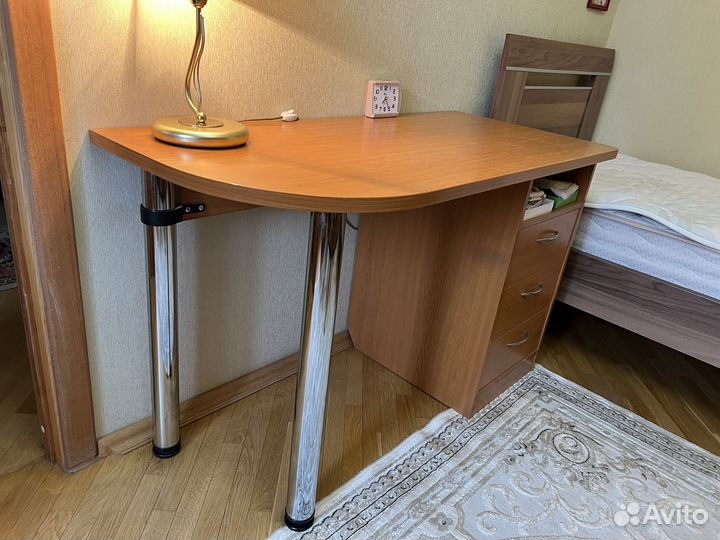 Письменный стол