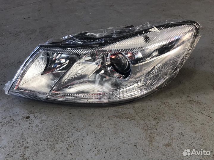 Фара передняя левая Шкода октавия А5