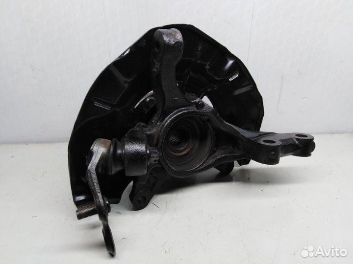 Поворотный кулак передний левый Toyota Camry 40