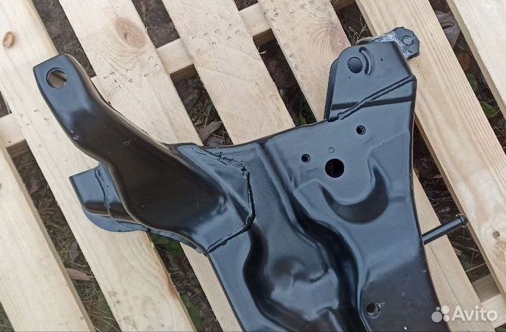 Новый передний подрамник Mitsubishi Outlander 1