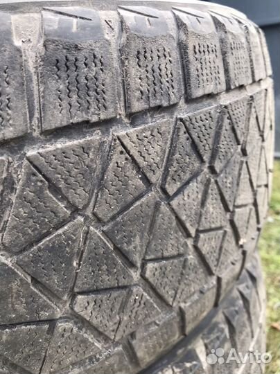 Bridgestone Blizzak DM-V2 235/55 R18 V